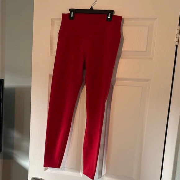 [ALO Yoga] Red Airbrush Leggings - Picture 3 of 10